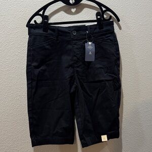 🌿 NWT St. John’s Bay Mid-Rise Bermuda Shorts – Size 4 🌿